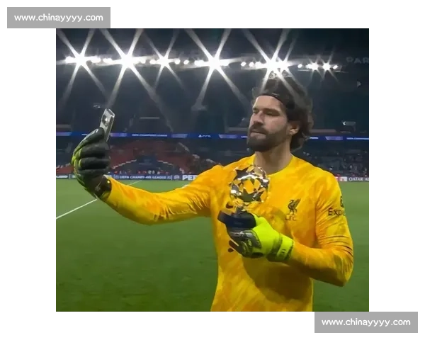 阿利松妻子术后报平安,利物浦门神返巴西照料家人 阿利松妻子术后报平安,利物浦门神返巴西照料家人